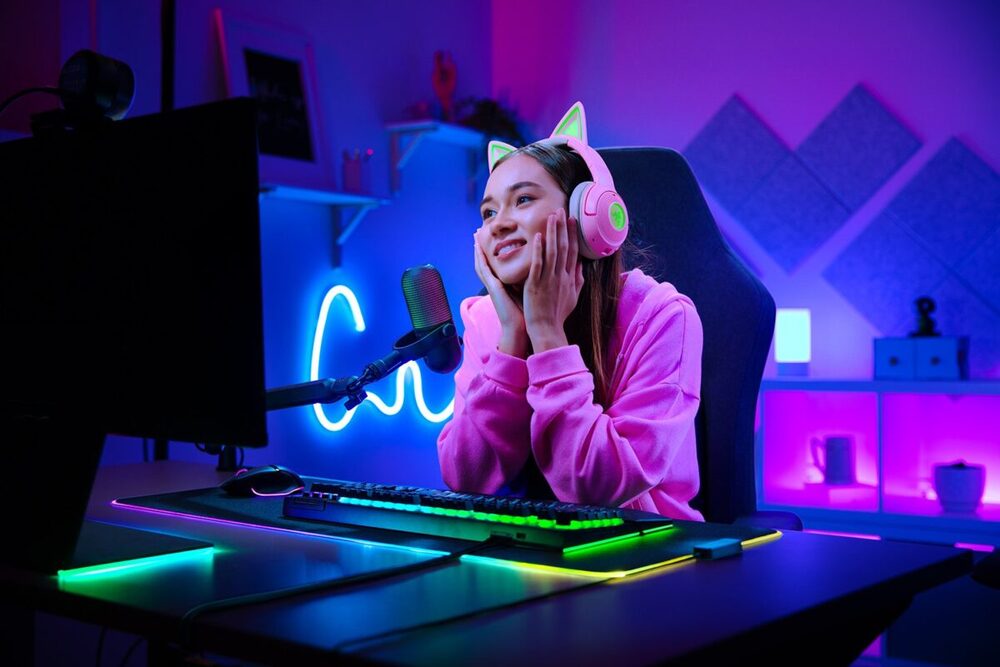 RAZER SEIREN V3 CHROMA - RGB USB CONDENSER MICROPHONE - GAIN LIMITER - BUILD-IN SHOCK ABSORB